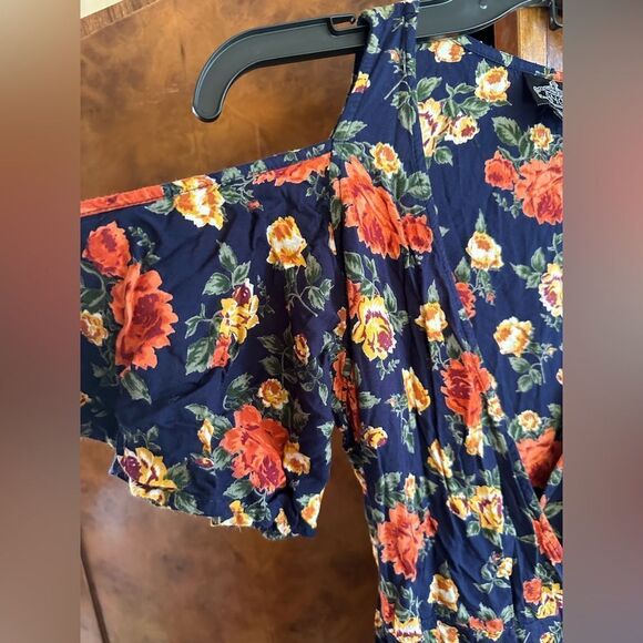 Floral Cut out Shoulder Wrap Dress - Picture 2 of 8